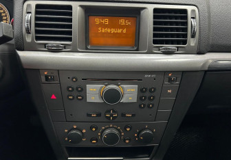 Подержанный автомобиль Opel Vectra Sedan 2006 года (17 фото)