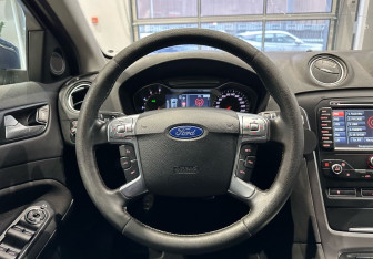 Подержанный автомобиль Ford Mondeo Sedan 2011 года (17 фото)