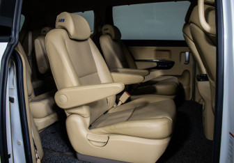 Подержанный автомобиль Kia Carnival 2019 года (11 фото)
