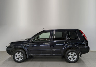 Подержанный автомобиль Nissan X-Trail 2006 года (8 фото)