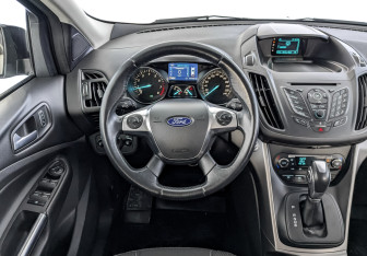 Подержанный автомобиль Ford Kuga 2016 года (22 фото)