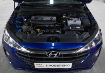 Подержанный автомобиль Hyundai Elantra Sedan 2019 года (9 фото)