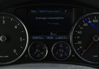 Подержанный автомобиль Volkswagen Touareg 2008 года (12 фото)