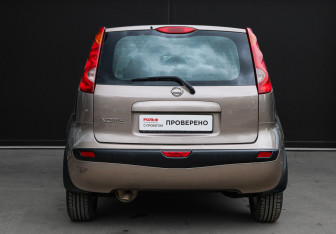 Подержанный автомобиль Nissan Note 2007 года (5 фото)