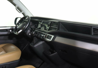 Подержанный автомобиль Volkswagen Multivan 2022 года (8 фото)