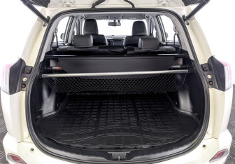 Подержанный автомобиль Toyota RAV4 2017 года (11 фото)