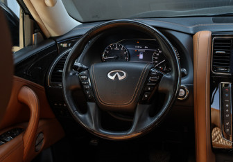 Подержанный автомобиль Infiniti QX80 2020 года (15 фото)