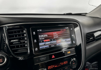 Подержанный автомобиль Mitsubishi Outlander 2019 года (12 фото)