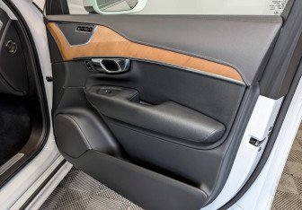 Подержанный автомобиль Volvo XC90 2021 года (24 фото)
