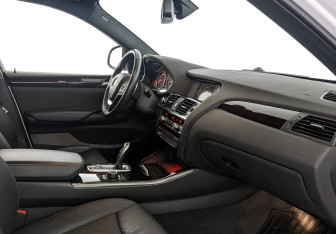 Подержанный автомобиль BMW X4 2018 года (13 фото)