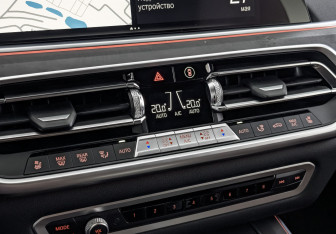 Подержанный автомобиль BMW X5 2023 года (21 фото)