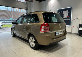 Подержанный автомобиль Opel Zafira Compactvan 2012 года (6 фото)