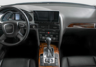Подержанный автомобиль Audi A6 Sedan 2010 года (11 фото)