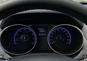 Подержанный автомобиль Hyundai ix35 2011 года (23 фото)