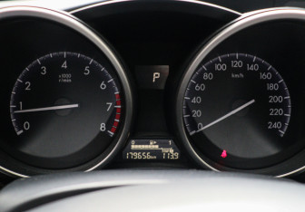 Подержанный автомобиль Mazda 3 Hatchback 2011 года (15 фото)