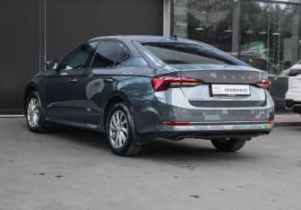 Подержанный автомобиль Skoda Octavia Liftback 2021 года (6 фото)