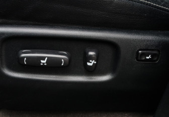 Подержанный автомобиль Toyota Land Cruiser Suv 2012 года (15 фото)
