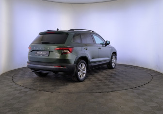 Подержанный автомобиль Skoda Karoq 2021 года (5 фото)