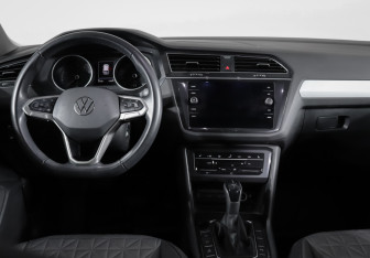 Подержанный автомобиль Volkswagen Tiguan 2020 года (12 фото)