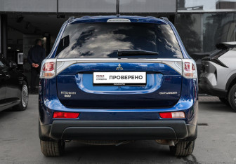 Подержанный автомобиль Mitsubishi Outlander 2014 года (5 фото)