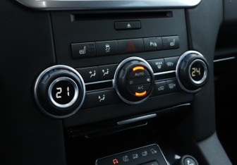 Подержанный автомобиль Land Rover Discovery 2014 года (20 фото)