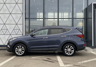 Подержанный автомобиль Hyundai Santa Fe 2017 года (8 фото)