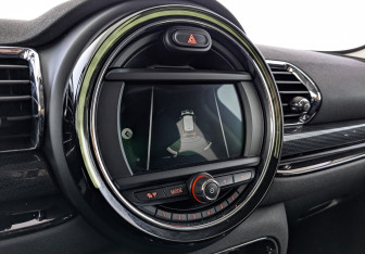 Подержанный автомобиль MINI Clubman Wagon 2019 года (26 фото)