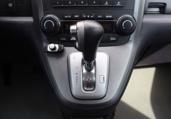 Подержанный автомобиль Honda CR-V 2008 года (17 фото)