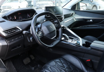 Подержанный автомобиль Peugeot 3008 2022 года (13 фото)