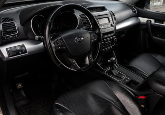 Подержанный автомобиль Kia Sorento 2014 года (11 фото)