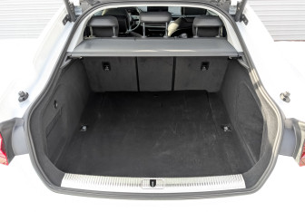 Подержанный автомобиль Audi A5 Liftback 2024 года (10 фото)