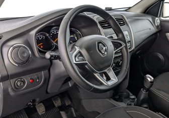 Подержанный автомобиль Renault Logan Sedan 2022 года (15 фото)