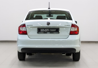 Подержанный автомобиль Skoda Rapid Liftback 2019 года (6 фото)
