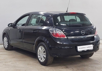 Подержанный автомобиль Opel Astra Hatchback 2008 года (7 фото)