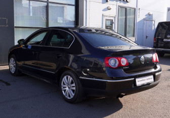Подержанный автомобиль Volkswagen Passat Sedan 2010 года (6 фото)