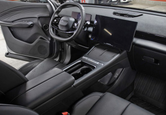 Подержанный автомобиль Omoda C7 2025 года (12 фото)