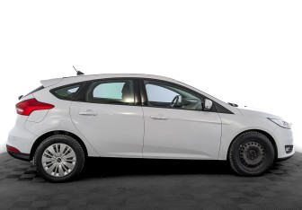 Подержанный автомобиль Ford Focus Hatchback 2017 года (4 фото)