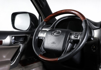 Подержанный автомобиль Lexus GX 2010 года (13 фото)