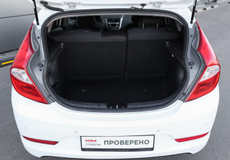 Подержанный автомобиль Hyundai Solaris Hatchback 2015 года (9 фото)