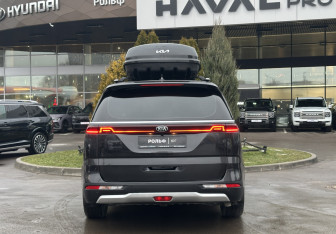 Подержанный автомобиль Kia Carnival 2021 года (6 фото)