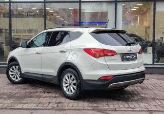 Подержанный автомобиль Hyundai Santa Fe 2013 года (6 фото)
