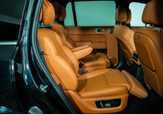 Подержанный автомобиль LiXiang L9 2023 года (12 фото)