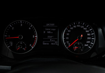 Подержанный автомобиль Volkswagen Amarok 2017 года (11 фото)