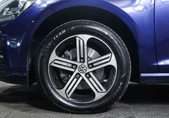 Подержанный автомобиль Volkswagen Golf Hatchback 2018 года (8 фото)