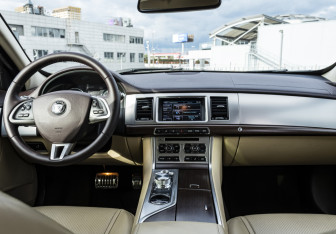 Подержанный автомобиль Jaguar XF Sedan 2013 года (13 фото)