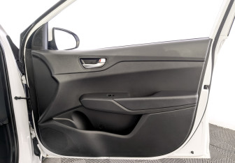 Подержанный автомобиль Hyundai Solaris Sedan 2021 года (24 фото)