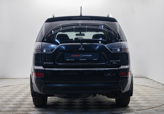 Подержанный автомобиль Mitsubishi Outlander 2008 года (4 фото)