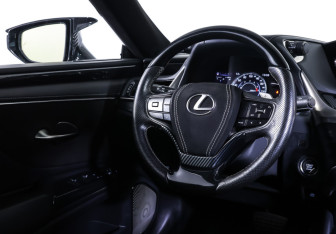 Подержанный автомобиль Lexus ES 2020 года (13 фото)