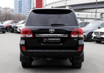 Подержанный автомобиль Toyota Land Cruiser Suv 2009 года (6 фото)