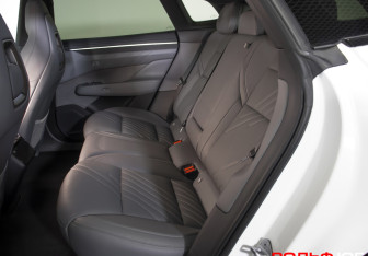 Подержанный автомобиль Zeekr 001 2024 года (10 фото)